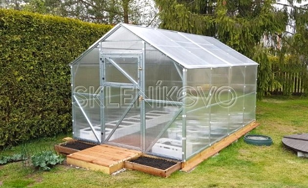 skleník podľa veľkosti záhrady